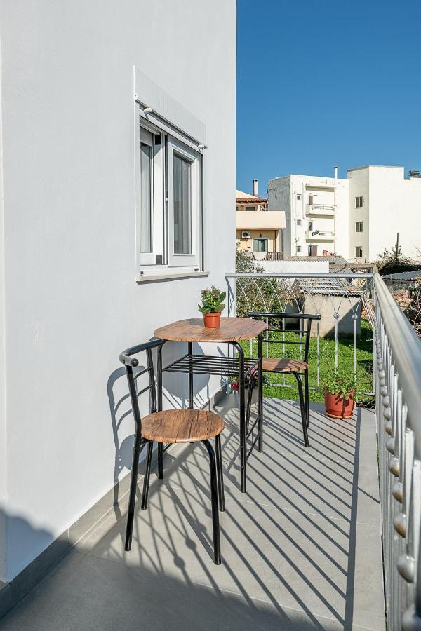 M City Apartments 100M From The Beach Hriszí Aktí Haniá Kültér fotó