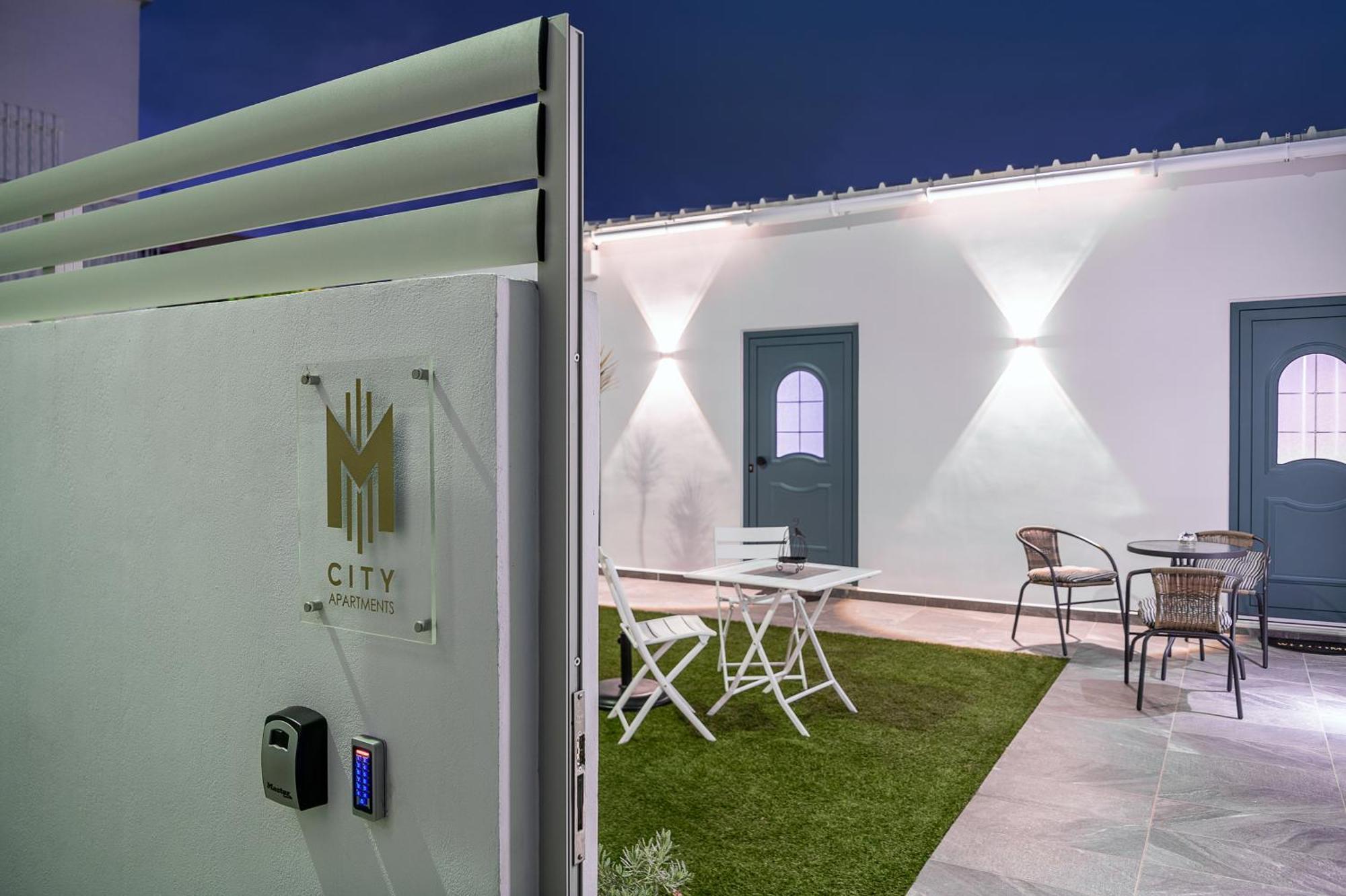 M City Apartments 100M From The Beach Hriszí Aktí Haniá Kültér fotó