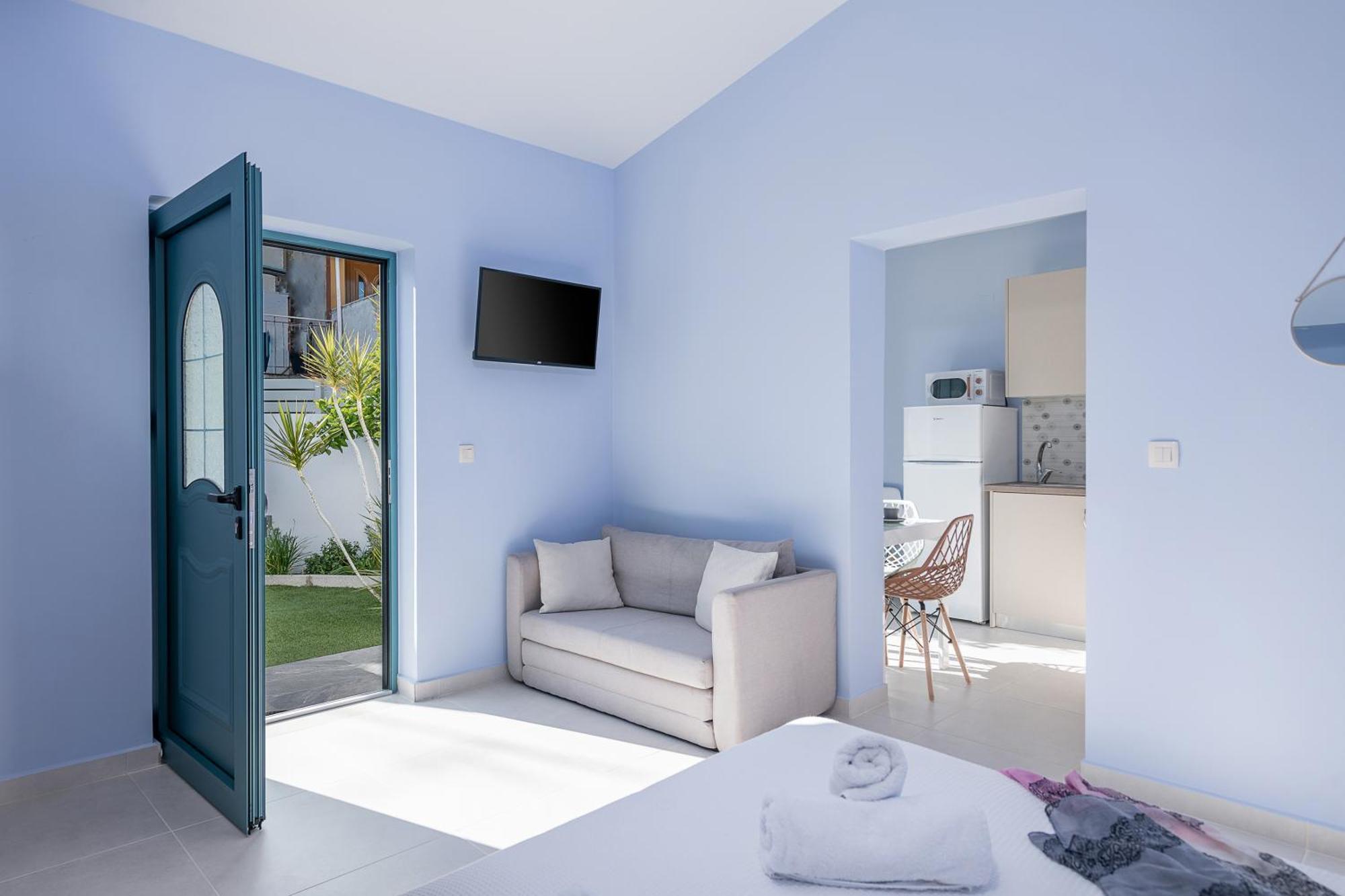M City Apartments 100M From The Beach Hriszí Aktí Haniá Kültér fotó